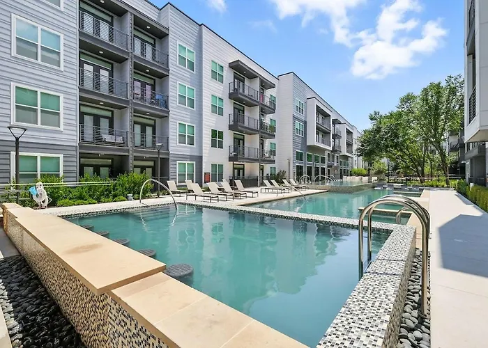 Apartamento 412 Stylish 2b2b Style Pool & Gym, Golf Simulator, 7m To Dickies Stadium, 15m To At&t Stadium