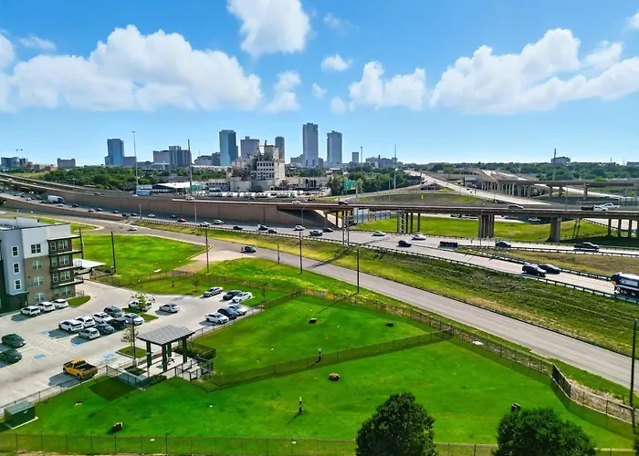 412 Stylish 2b2b Style Pool & Gym, Golf Simulator, 7m To Dickies Stadium, 15m To At&t Stadium *
