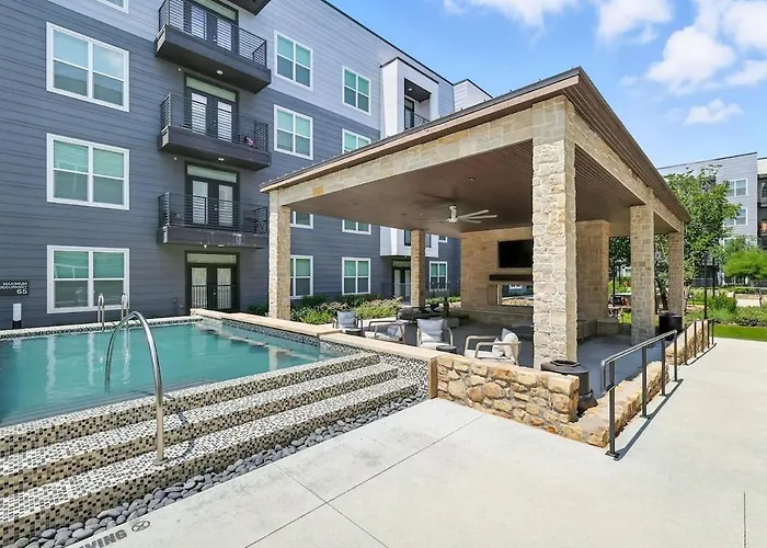 412 Stylish 2b2b Style Pool & Gym, Golf Simulator, 7m To Dickies Stadium, 15m To At&t Stadium