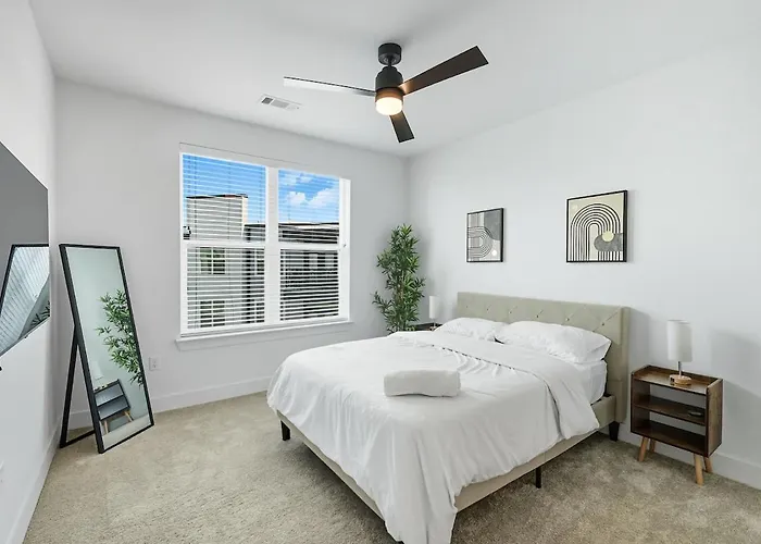 412 Stylish 2b2b Style Pool & Gym, Golf Simulator, 7m To Dickies Stadium, 15m To At&t Stadium *